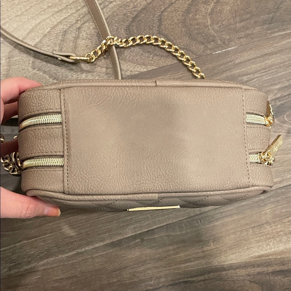 Itzy Ritzy Taupe Quilted Crossbody Mini Diaper Bag - Picture 6 of 7